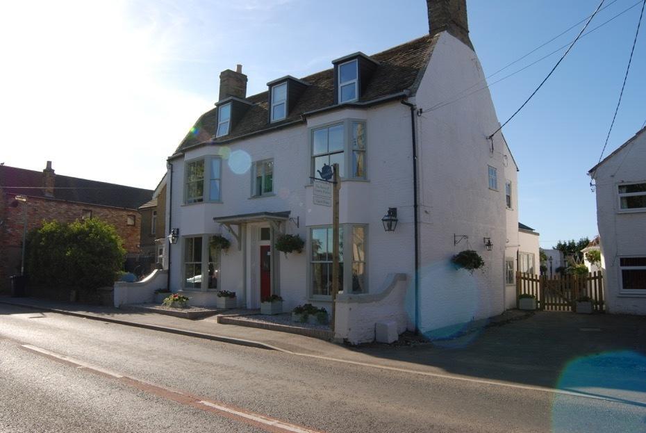 Old Riverview Guest House Huntingdon Exterior photo